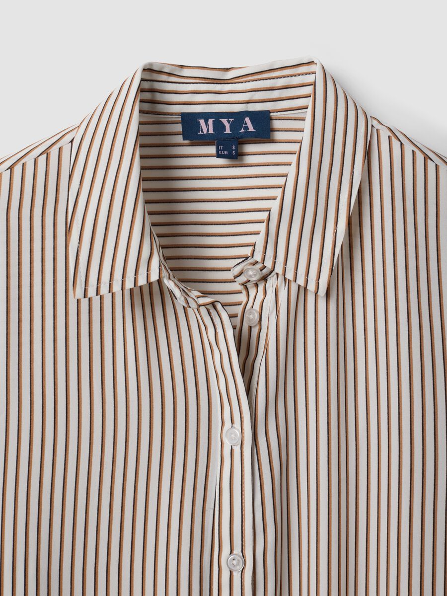 White striped shirt with classic collar, regular fit_2