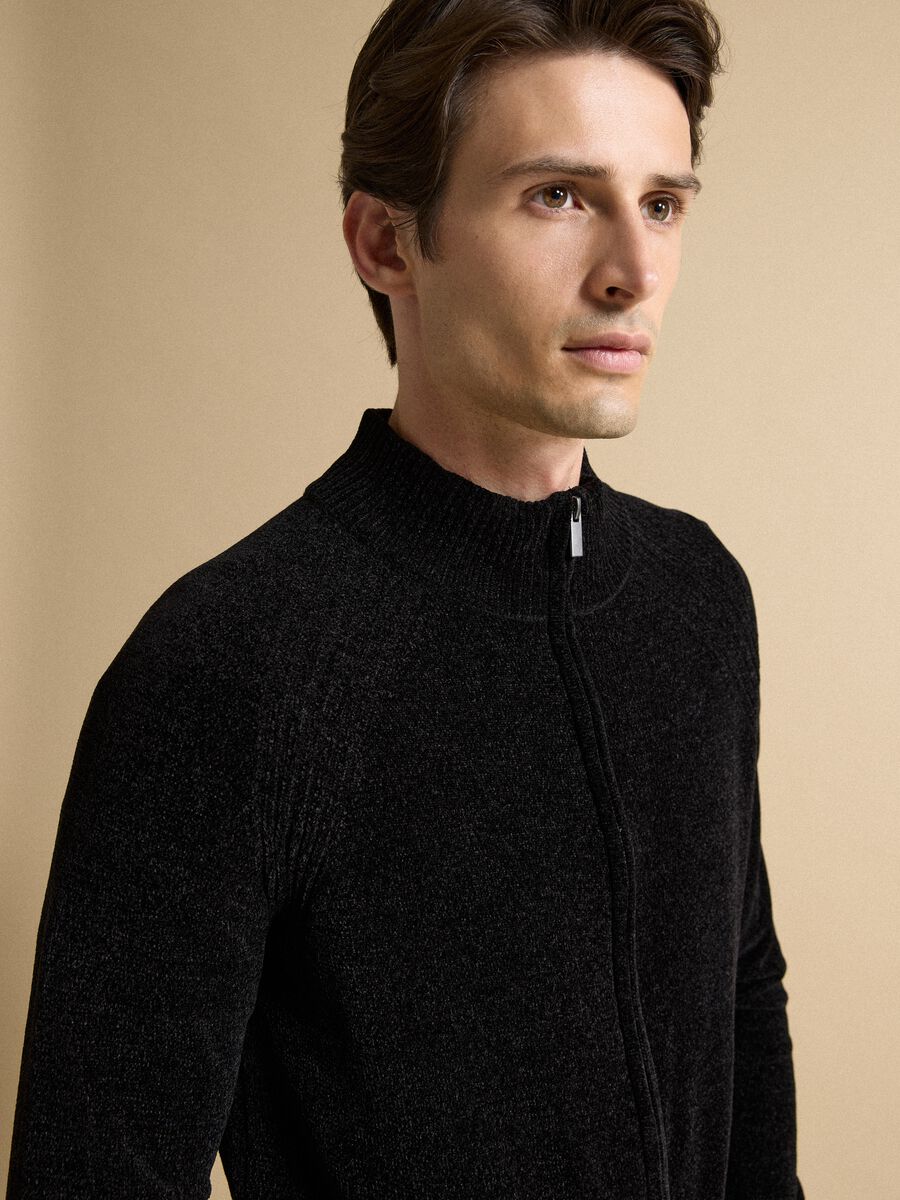 Black full-zip cardigan with collar, regular fit_3