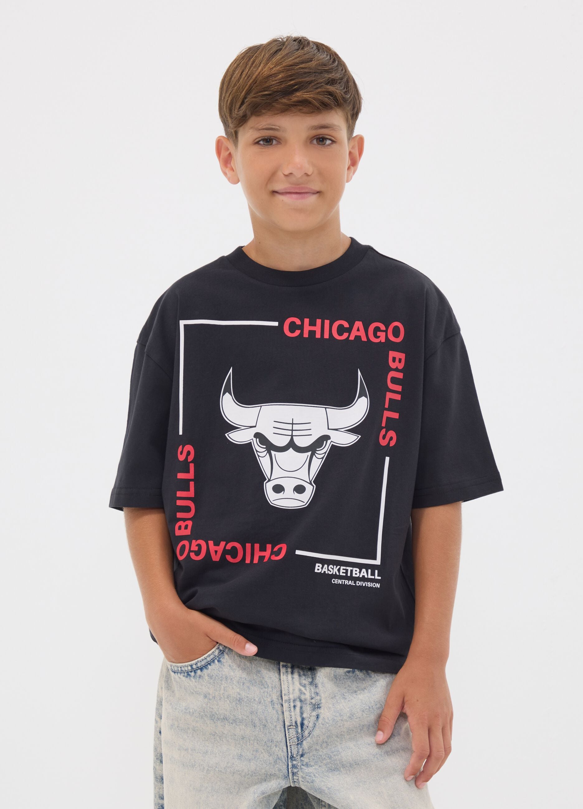 Black pure cotton T-shirt with Chicago Bulls print for boys