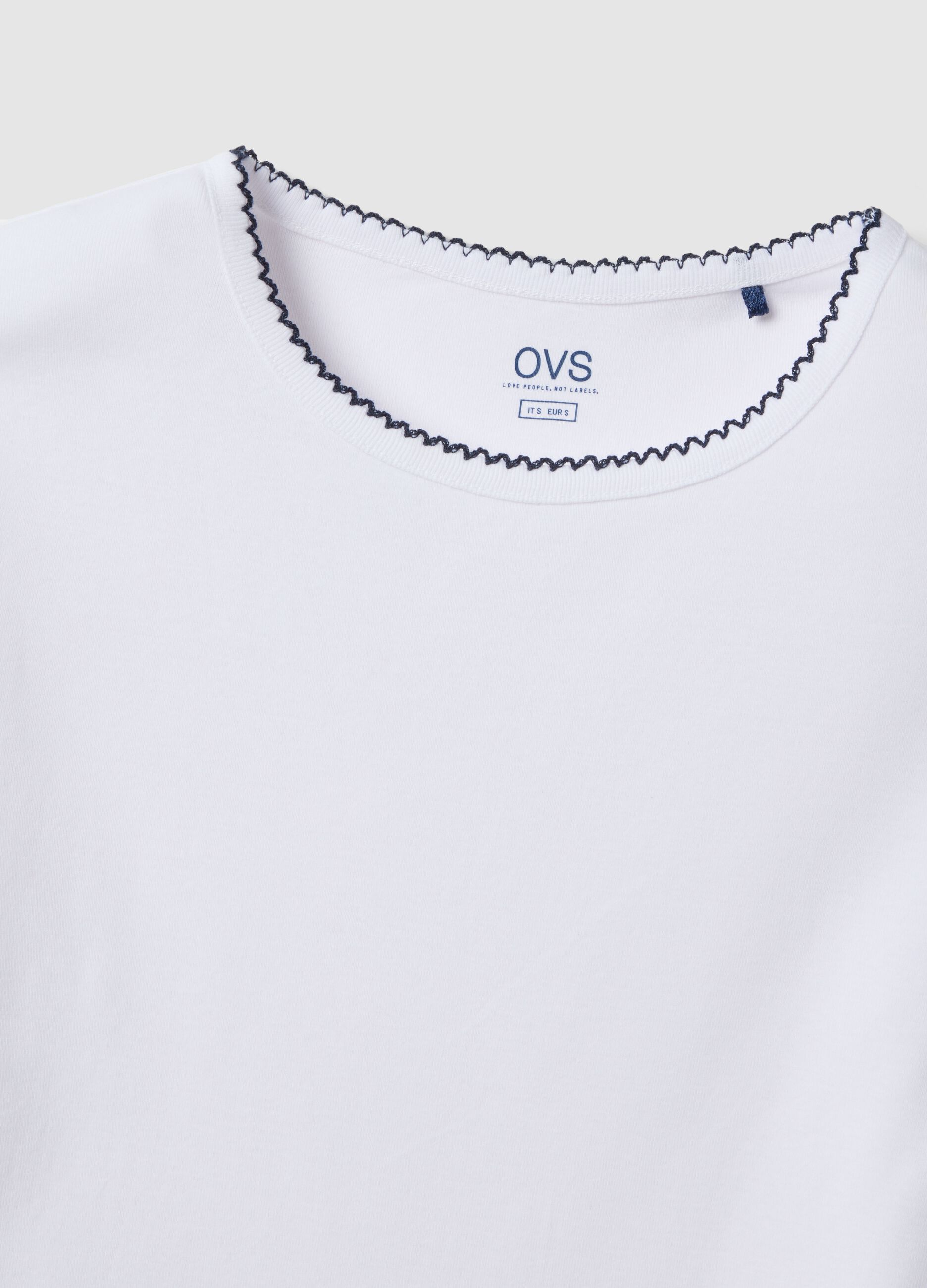 White pure cotton regular fit T-shirt with contrast stitching