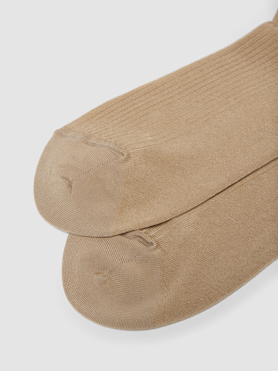 Calzini lunghi beige in viscosa elasticizzato_2