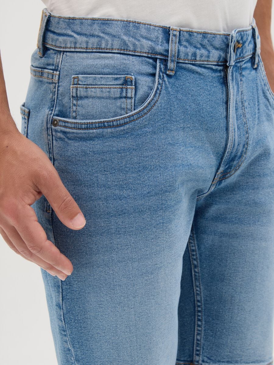 Men's light blue denim, slim fit Bermuda shorts_2