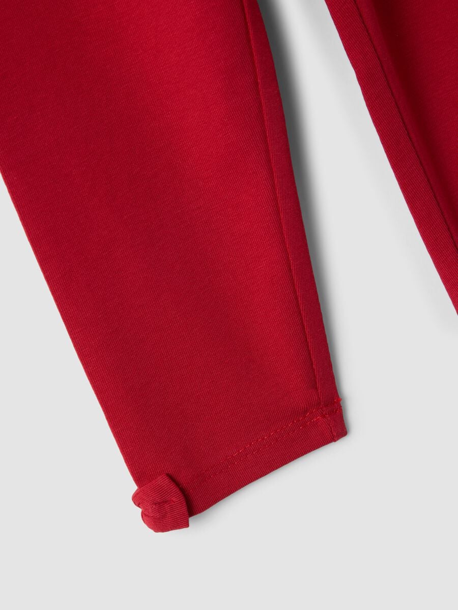 Red stretch organic cotton leggings with bow details for baby girl_3