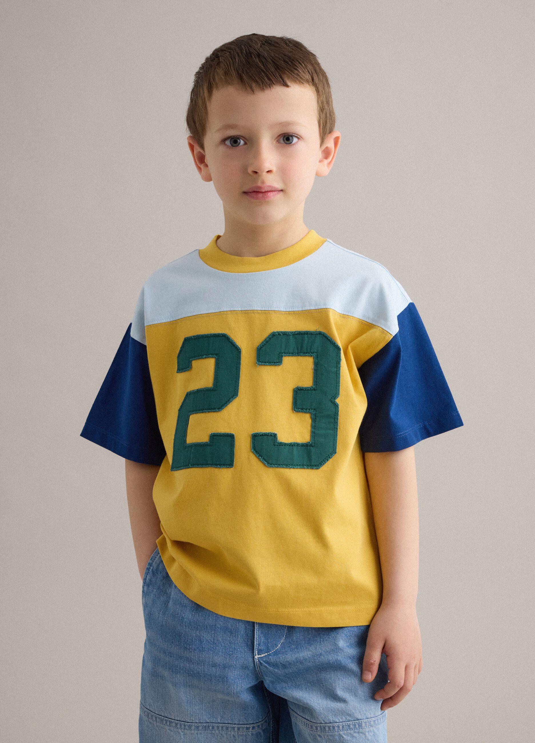 Multicolour pure cotton children's t-shirt regular fit with number 23