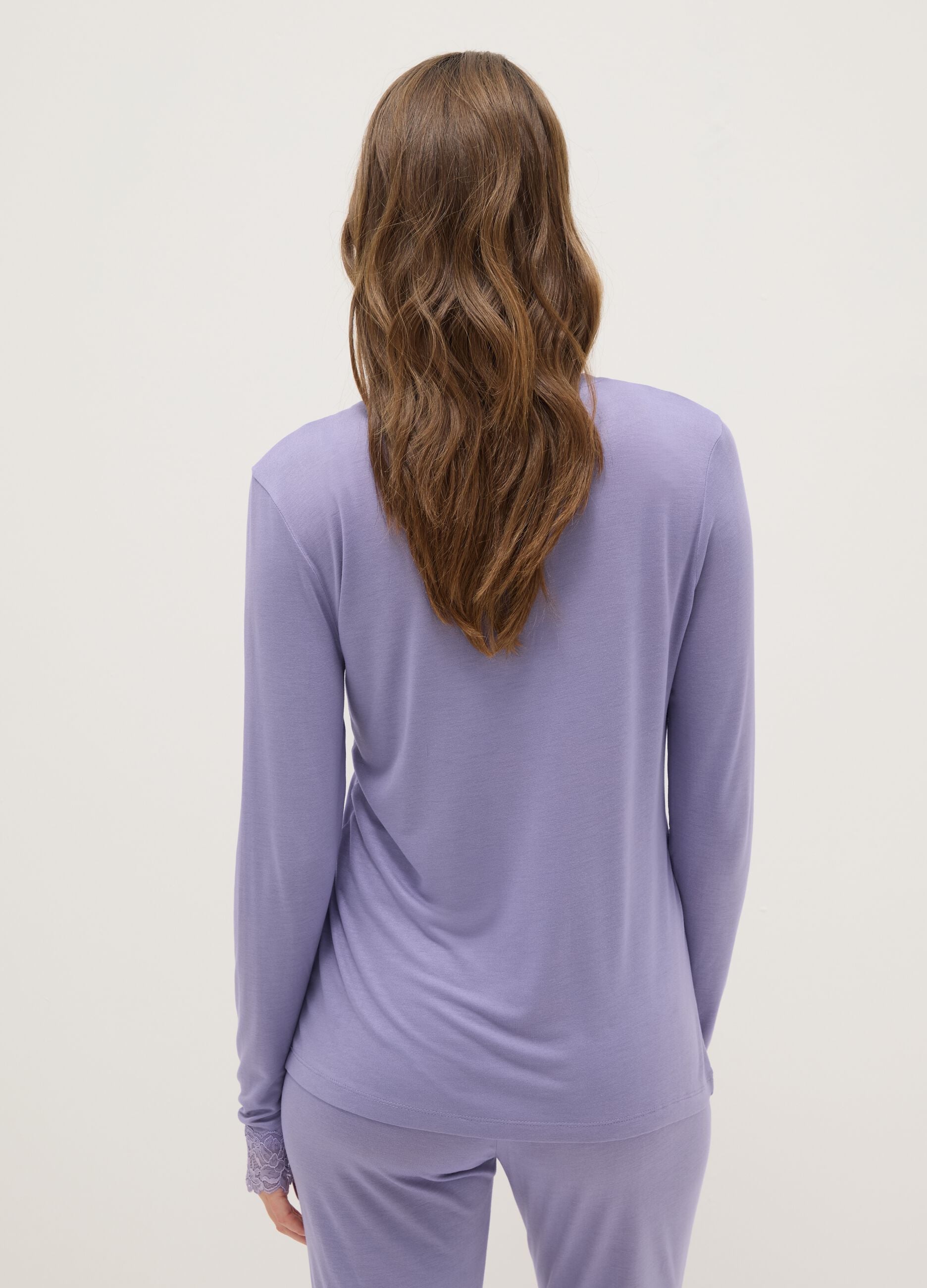 Purple nightshirt with lace V-neck regular fit