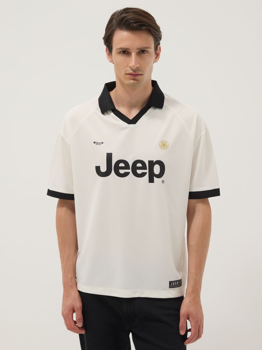 White regular-fit T-shirt with contrast collar and Jeep logo_1