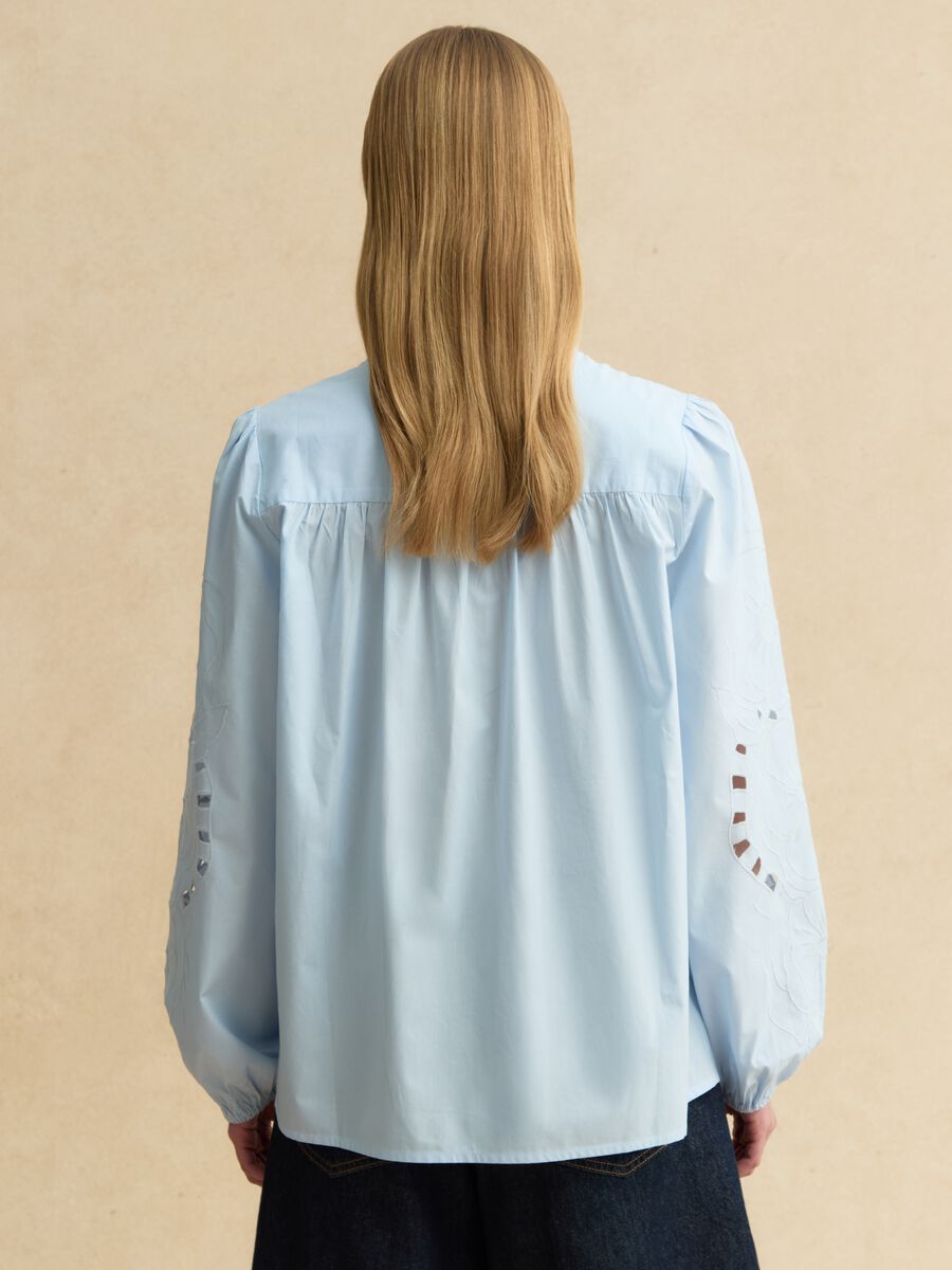 Light blue pure cotton shirt regular fit with embroidery_4
