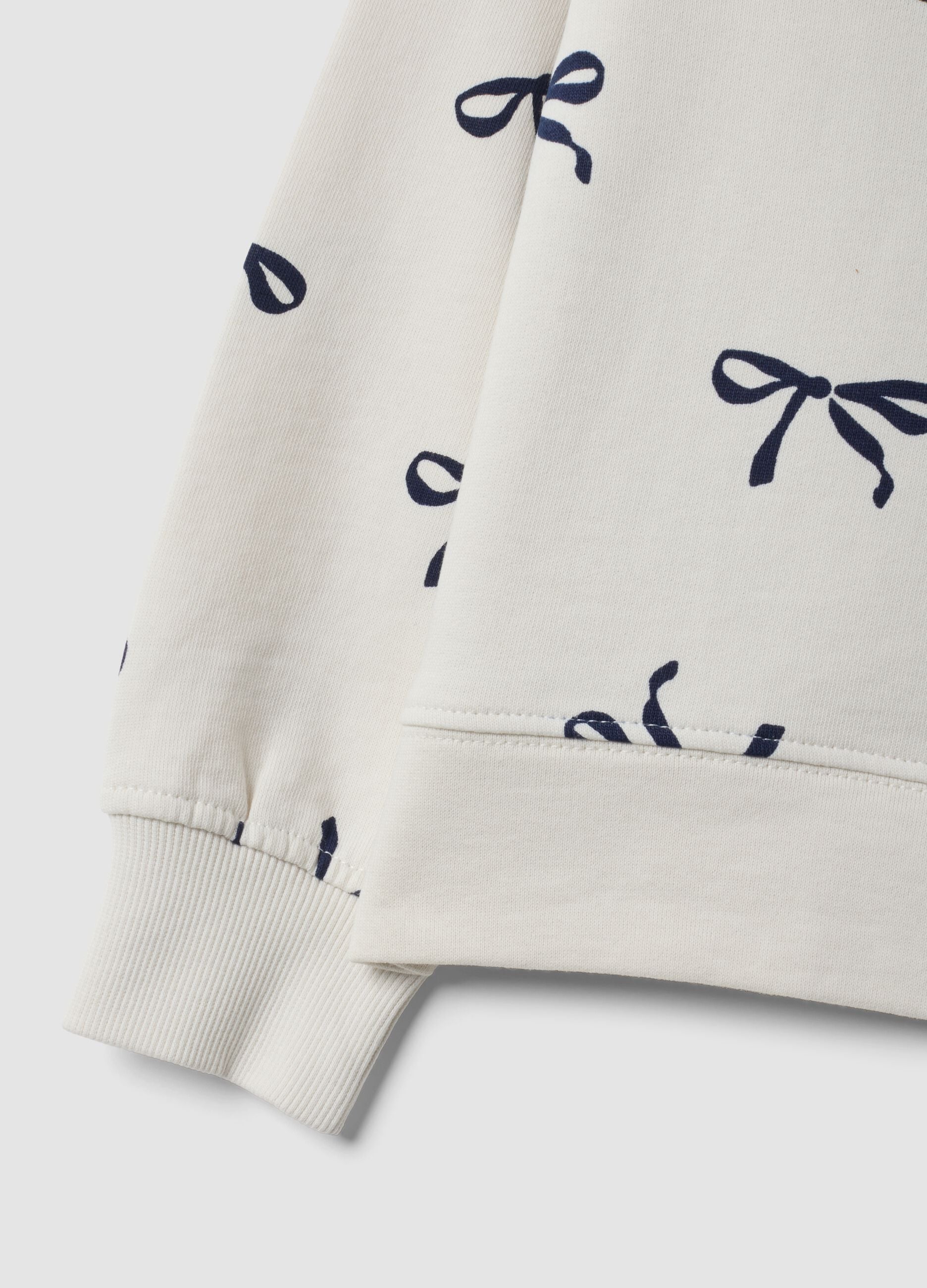 White pure cotton girls&rsquo; sweatshirt with bow print and crew neck