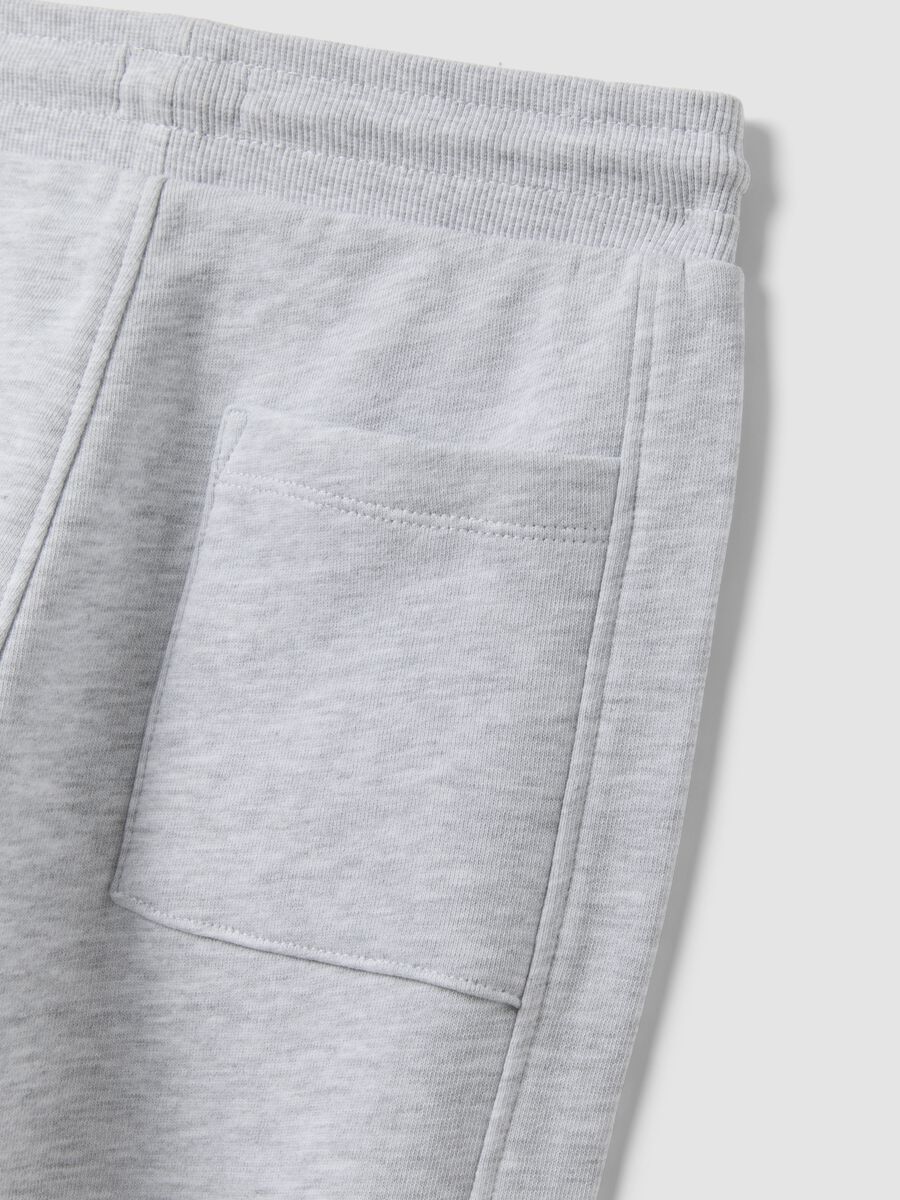 Grey comfort-fit jogger trousers in 100% organic cotton for boys_3