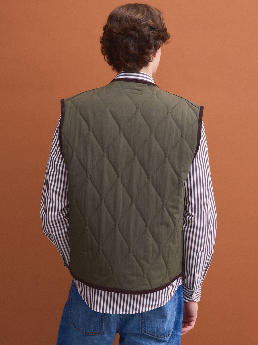 Gilet verde trapuntato con zip regular fit_3
