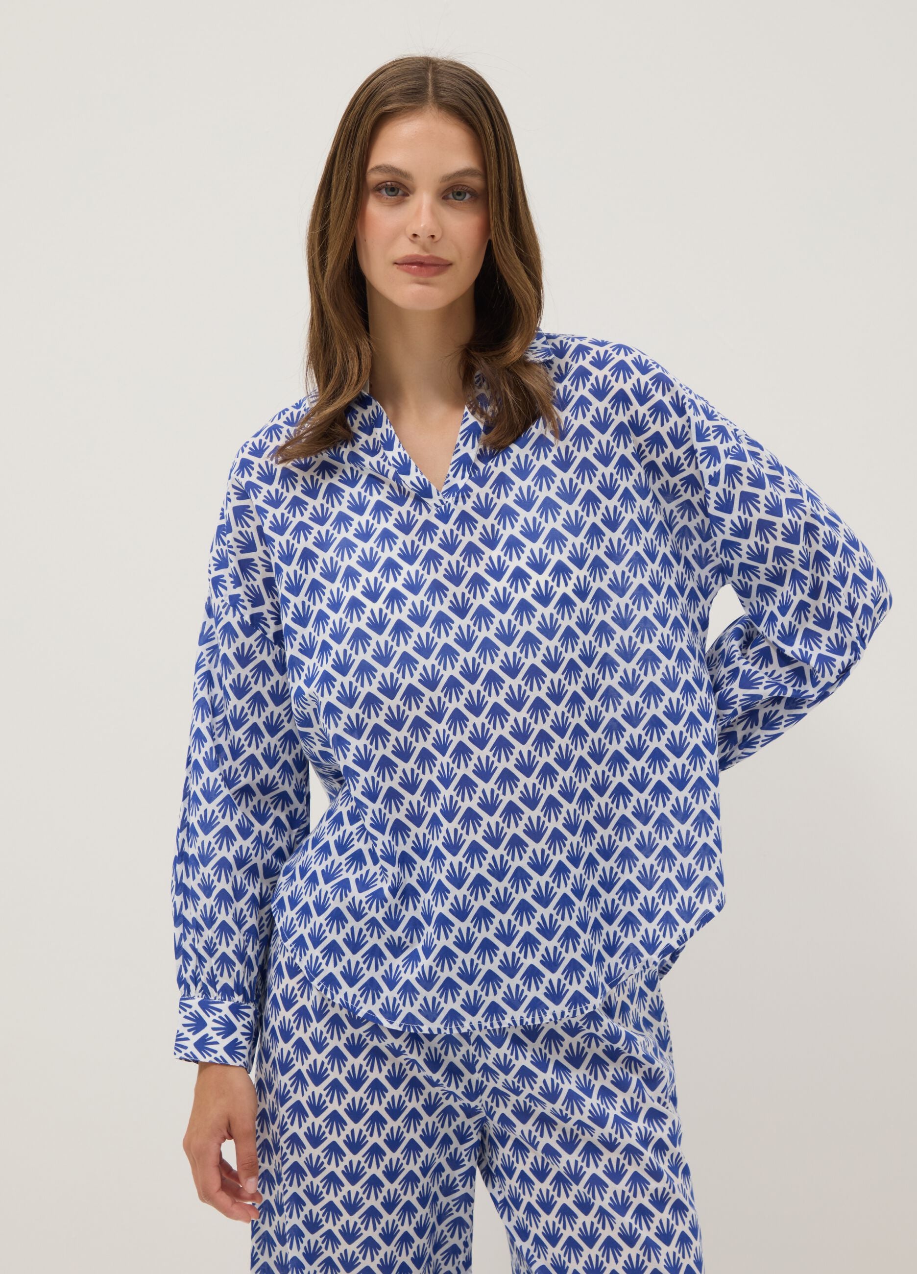 Multicoloured pure cotton shirt with pattern and V-neck