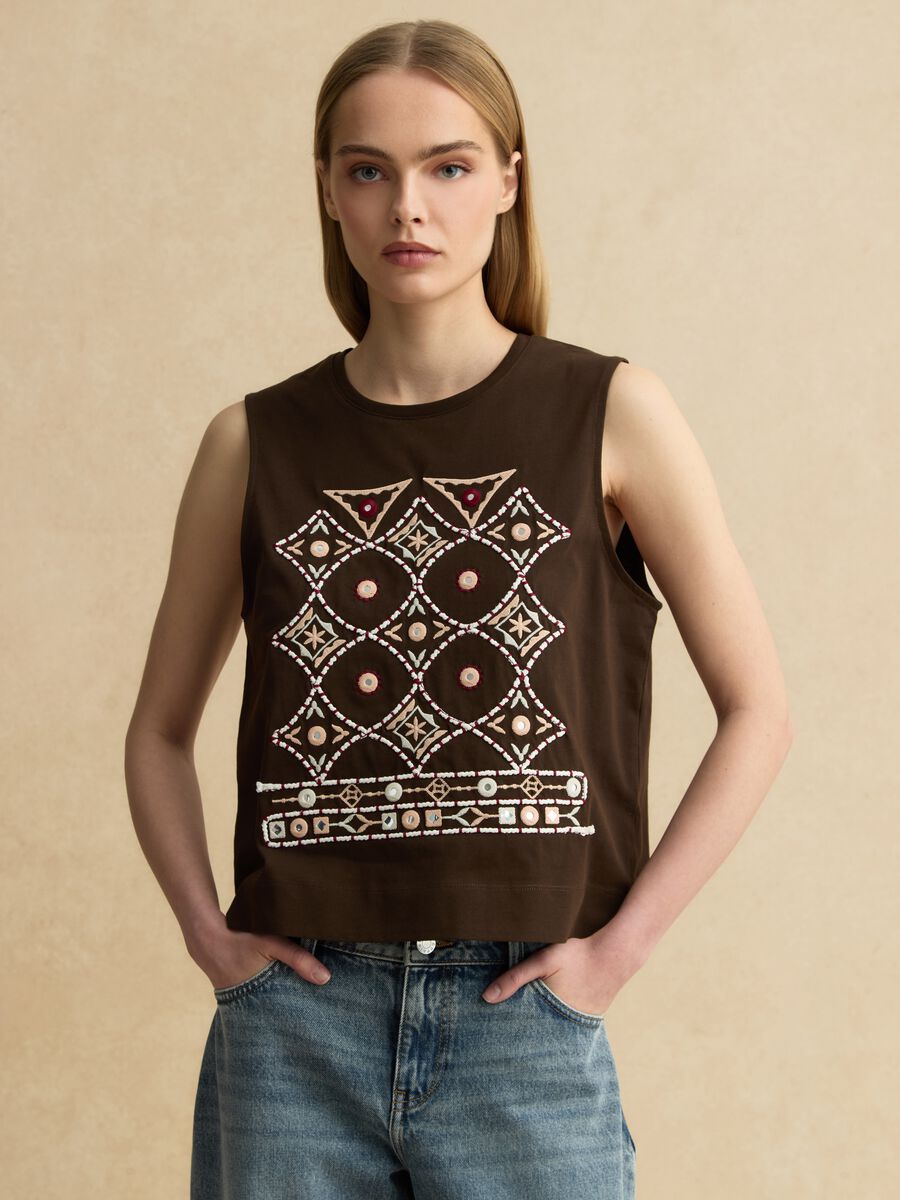 Brown pure cotton regular fit tank top with embroidery_0