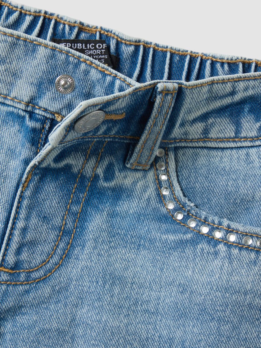 Girls&rsquo; blue pure cotton denim shorts, regular fit with rhinestones_3