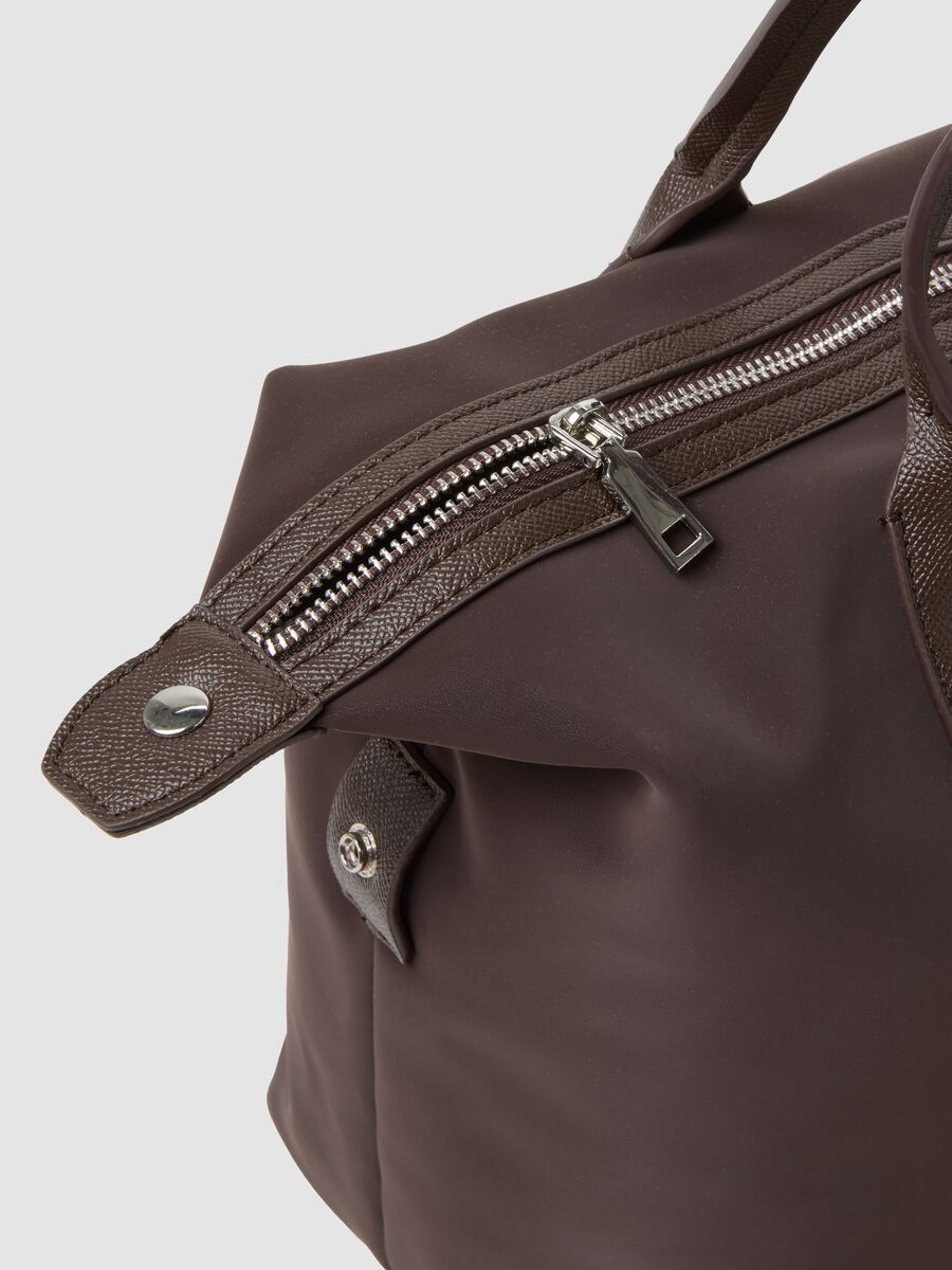 Borsa marrone a mano con doppio manico e zip_2