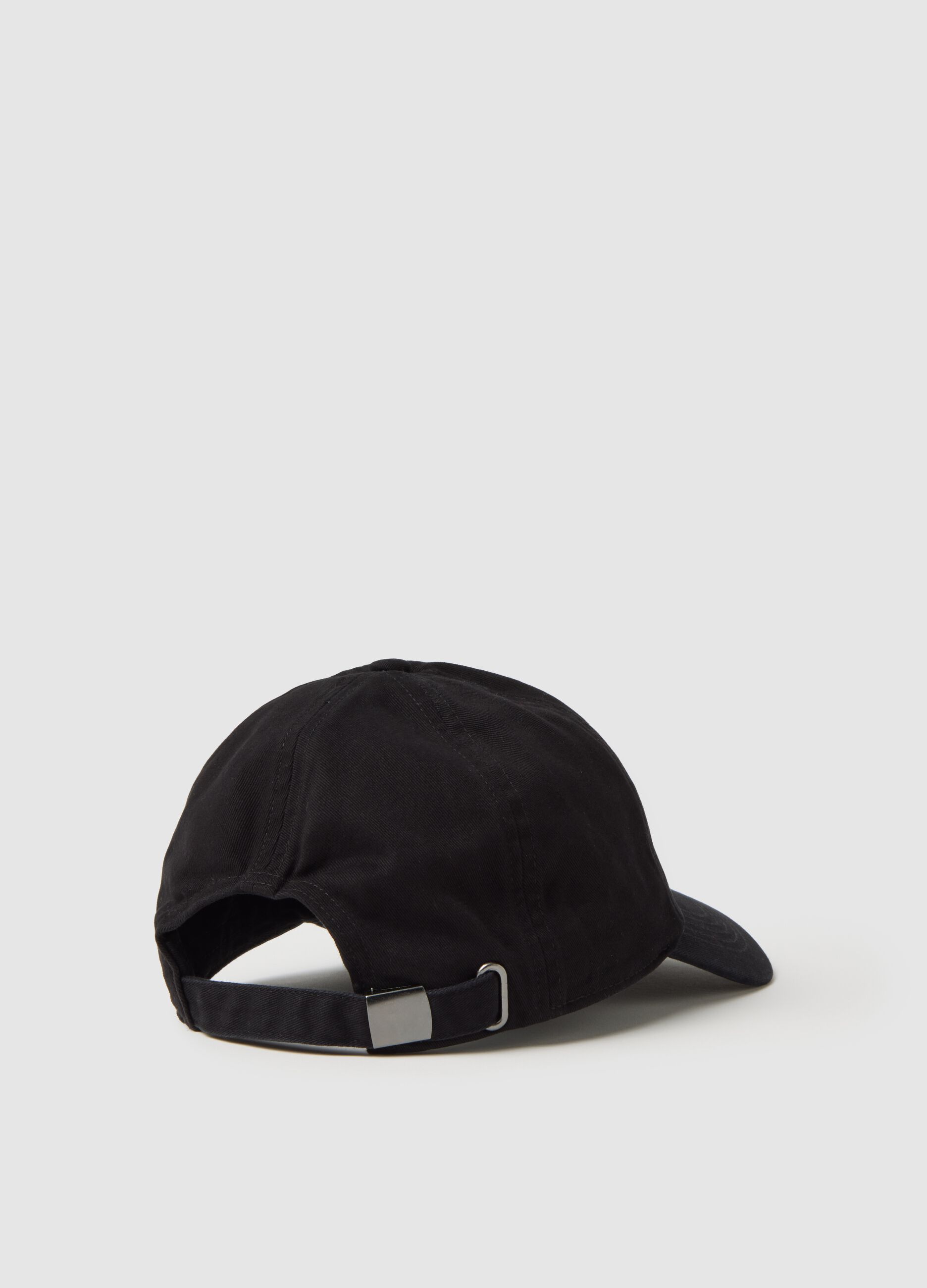 Baseball cap with embroidered logo