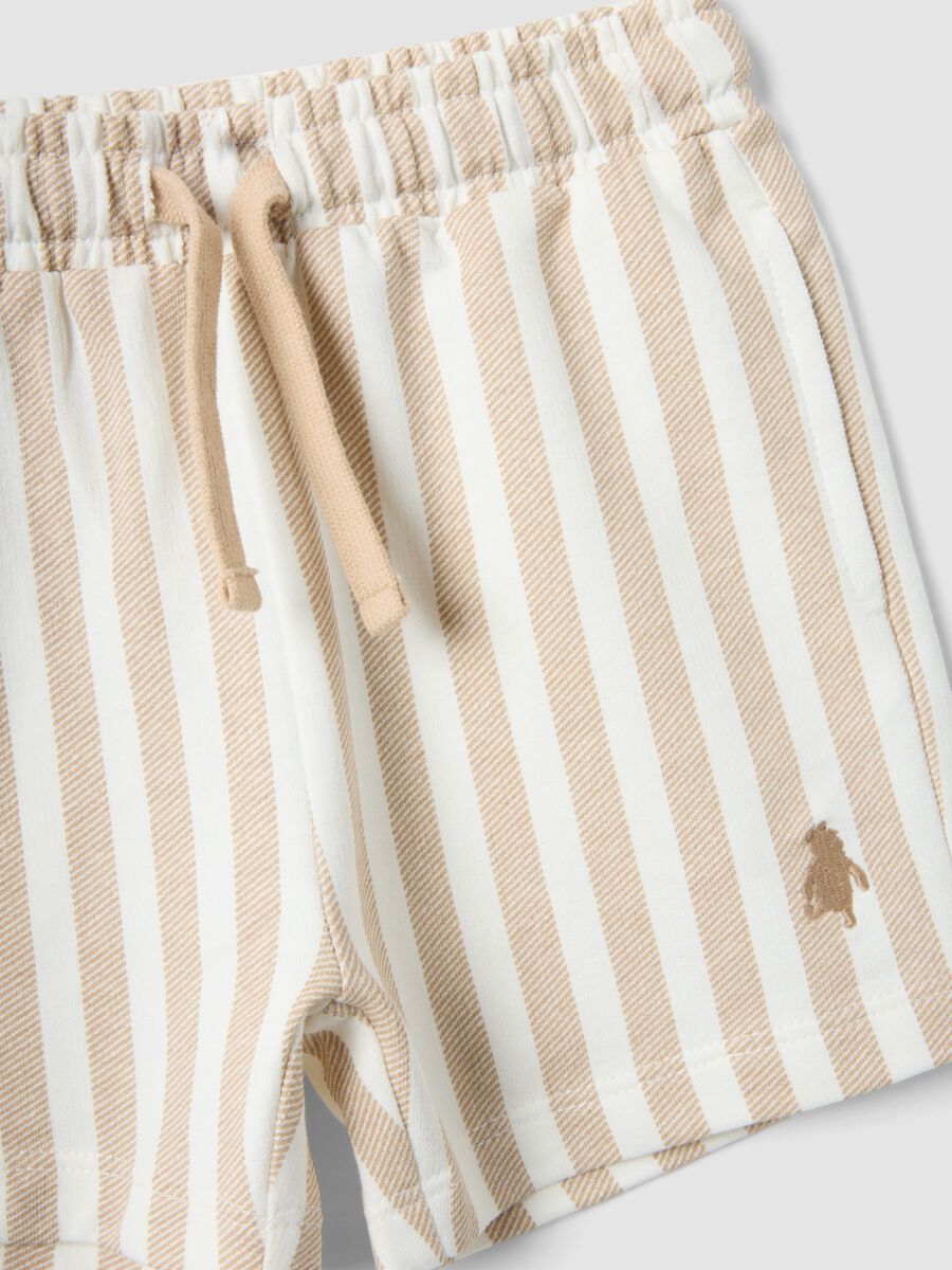 Completo bianco in cotone elasticizzato con ricami Winnie The Pooh_3
