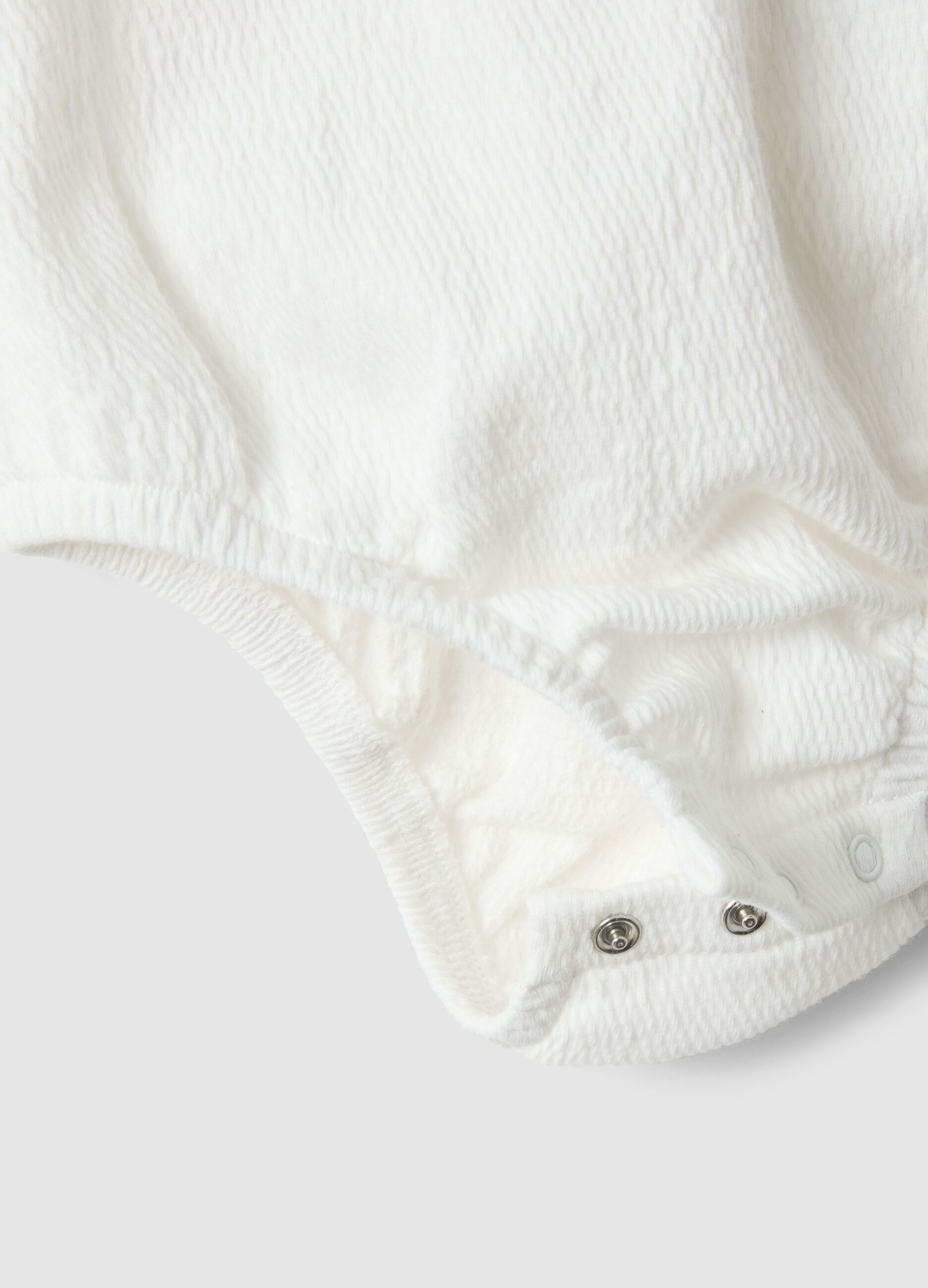 White baby body with ruffles in organic cotton blend
