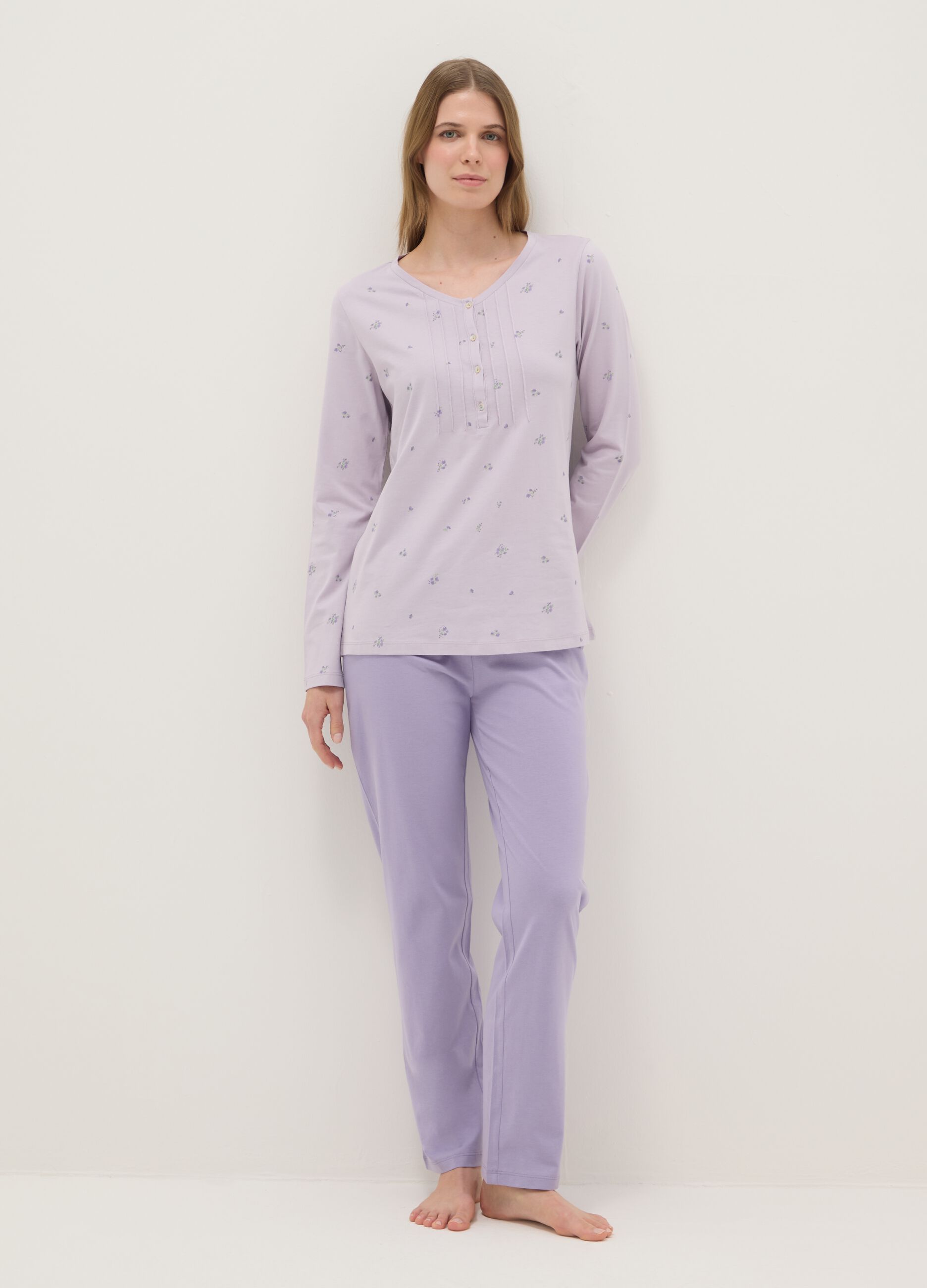Purple pure cotton pyjamas with serafino collar and floral pattern
