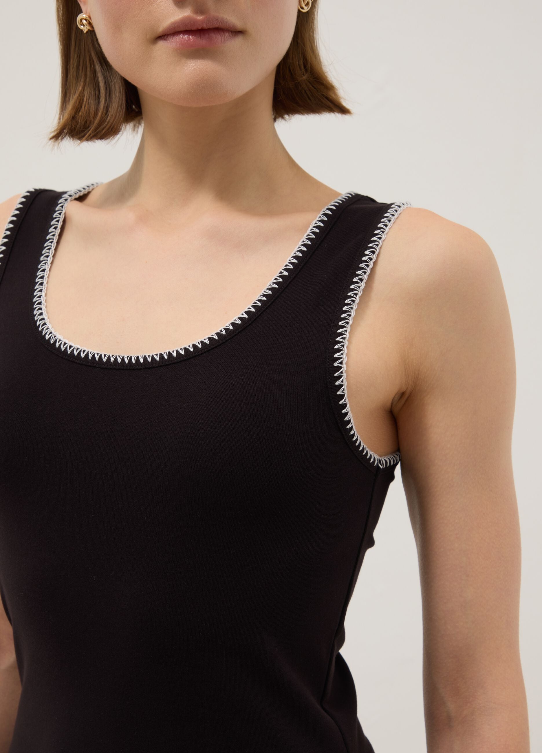 Black stretch cotton tank top with contrast trim, regular fit