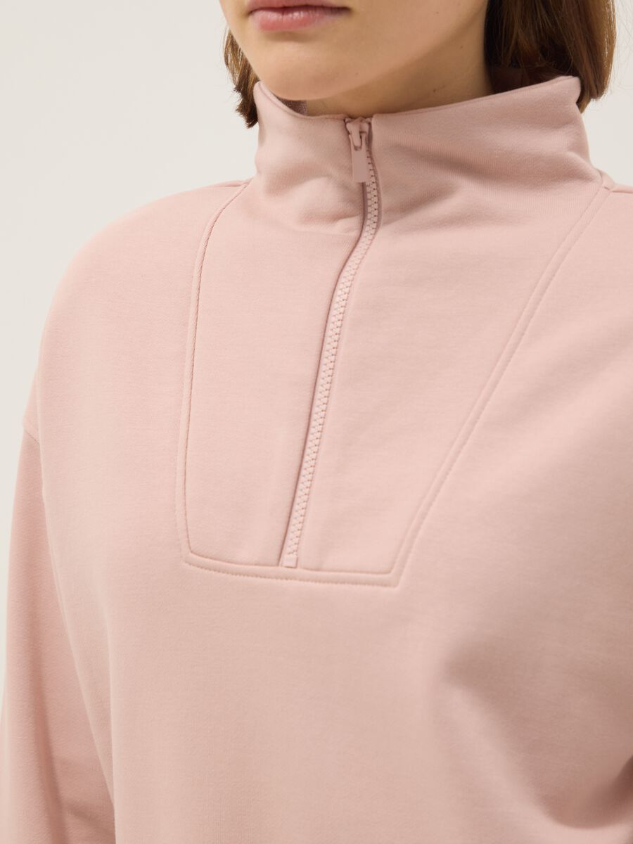 Felpa in misto cotone rosa regular fit con mezza zip e collo alto_3