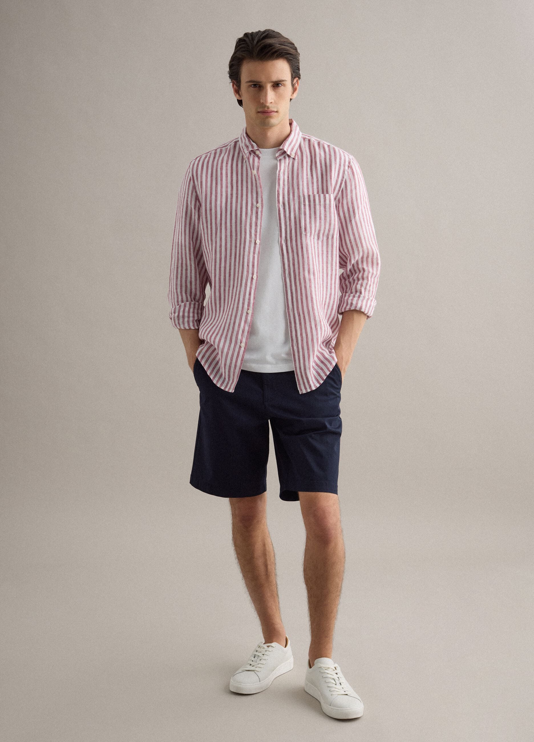 Blue stretch cotton chino shorts, regular fit