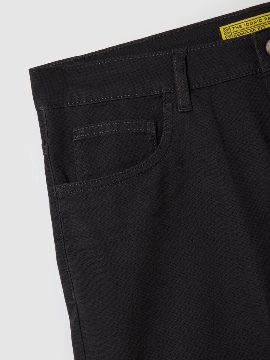Men&rsquo;s black Bermuda shorts in stretch cotton with regular fit_5