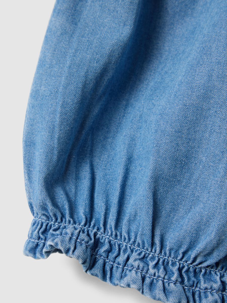 Newborn girl's regular fit blue denim cotton shorts with bow_3