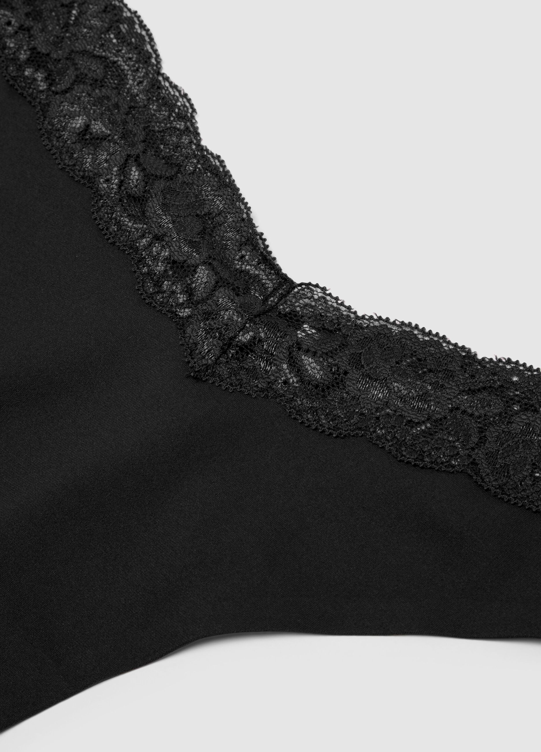 Black thong in stretch fabric with lace details