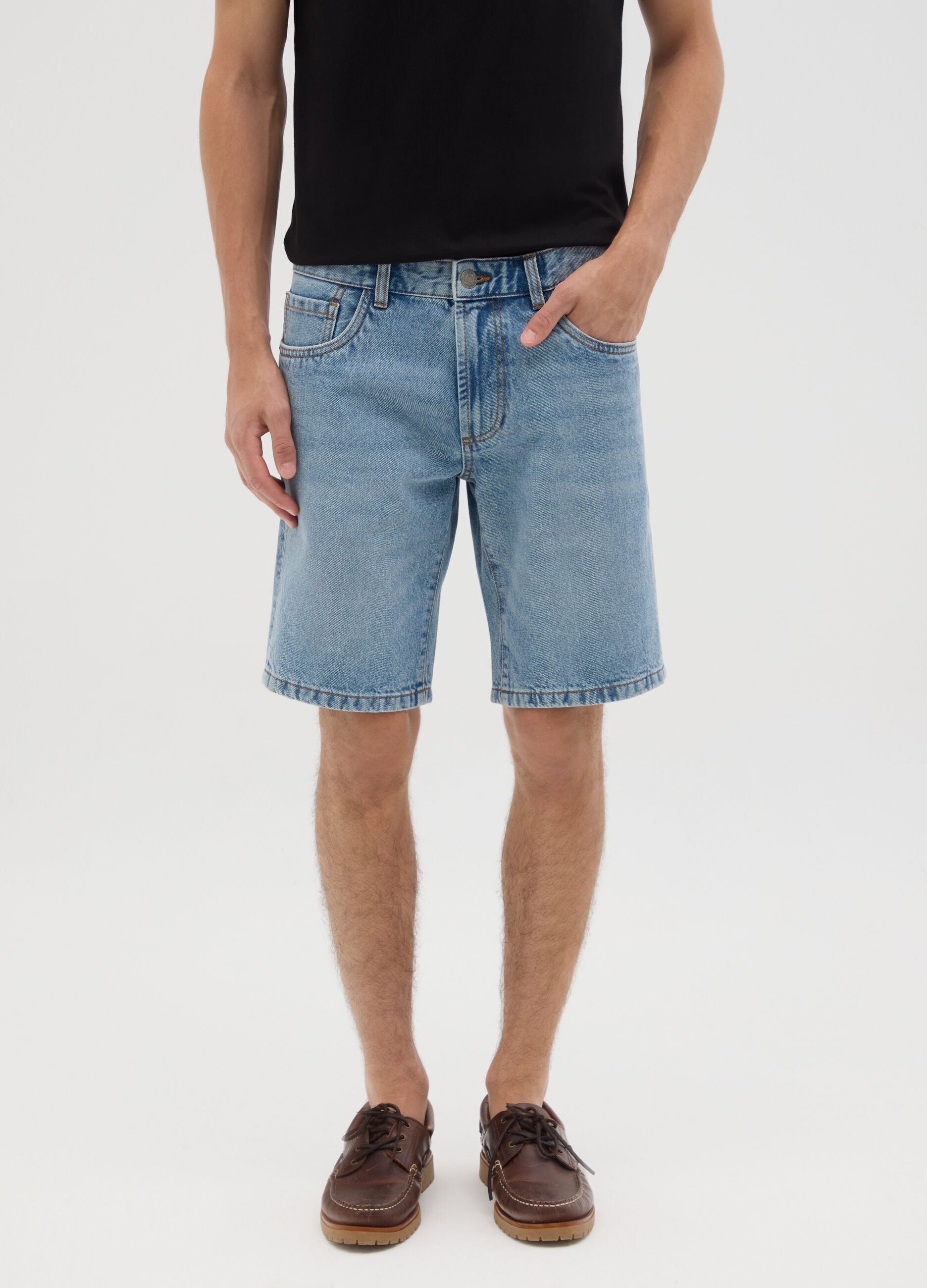 Men&rsquo;s grey denim slim fit shorts in 100% cotton
