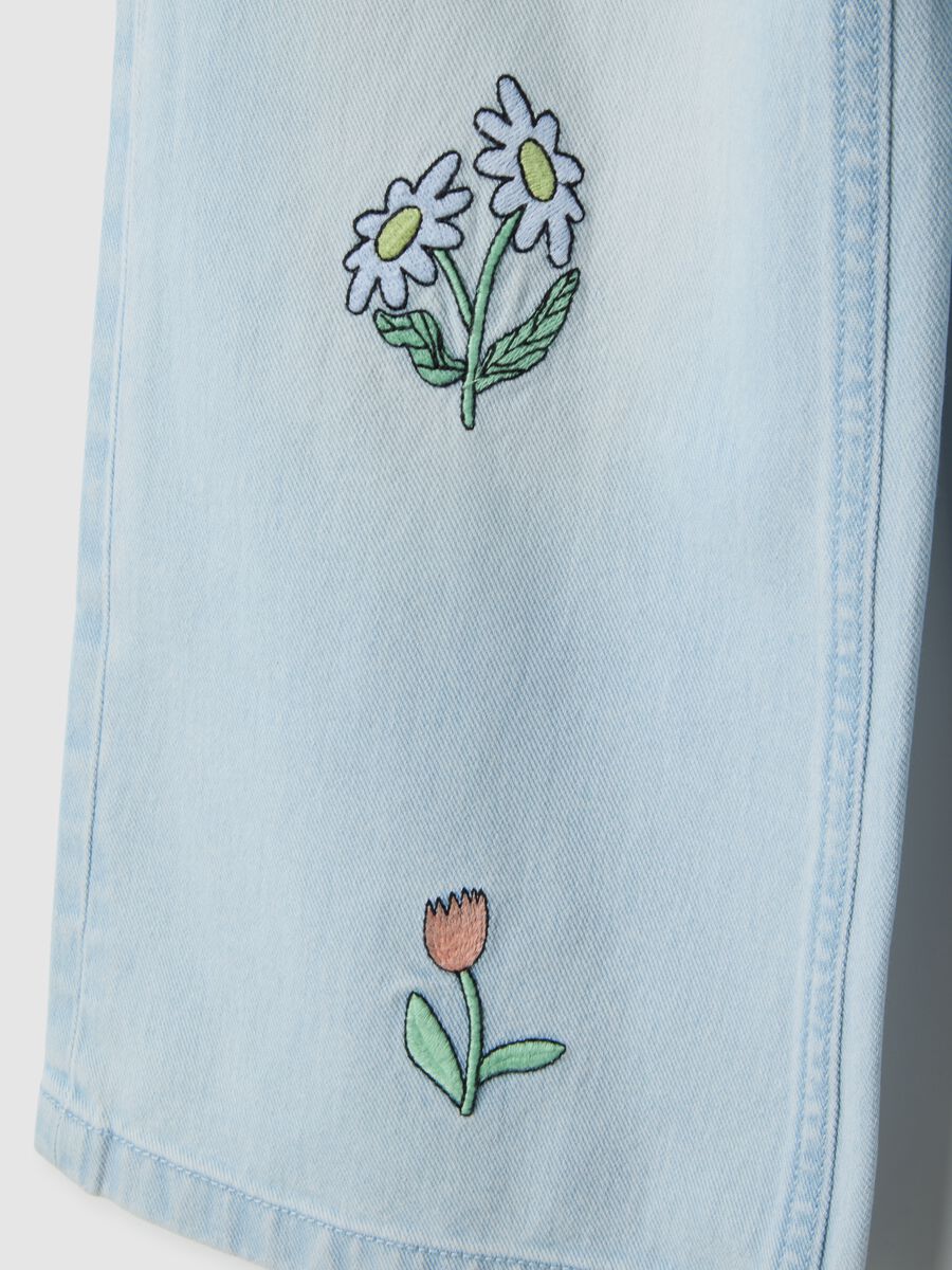 Girl's light blue pure cotton flare jeans with floral embroidery_3