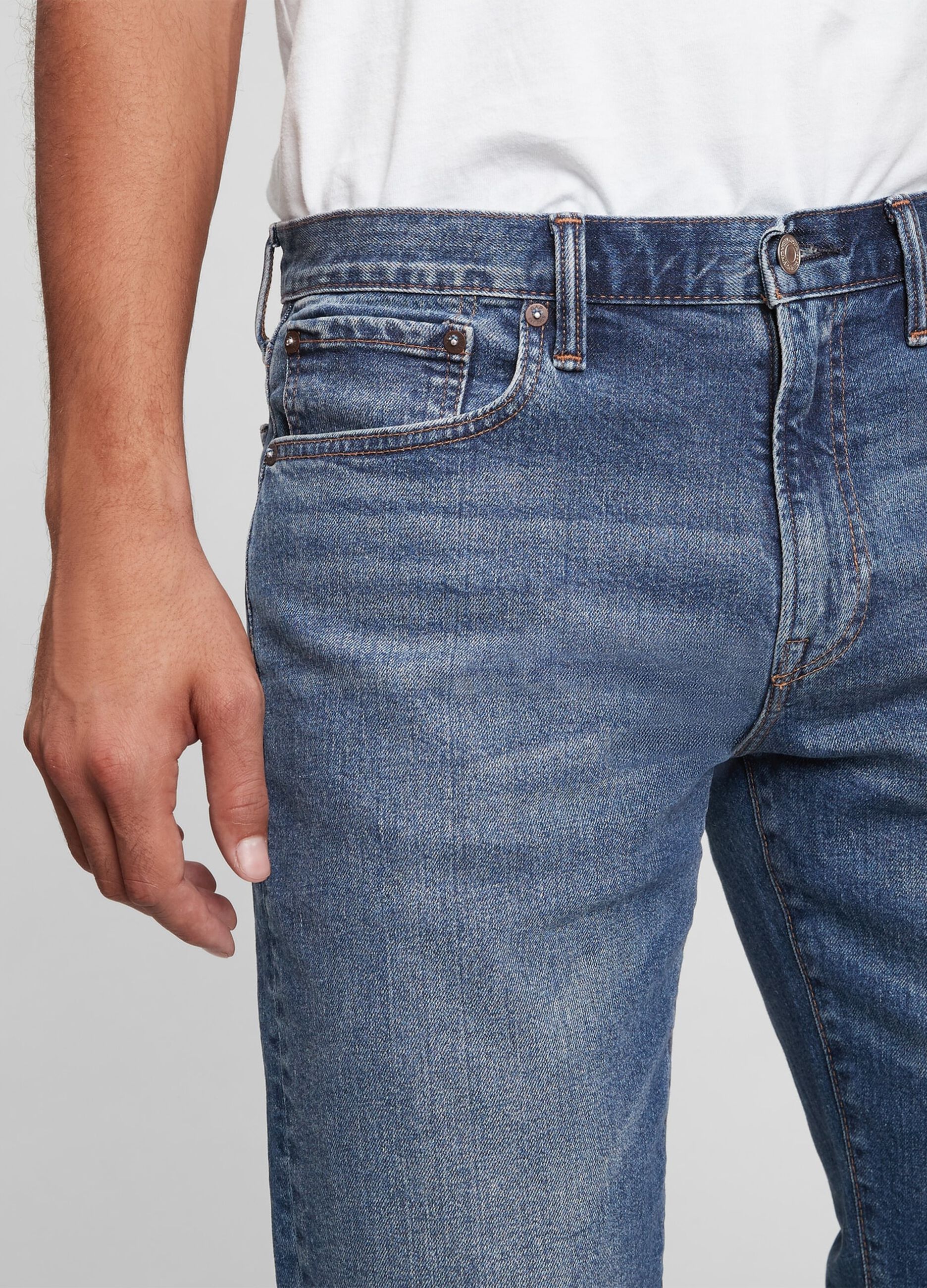 Straight-fit jeans with mid-rise waist