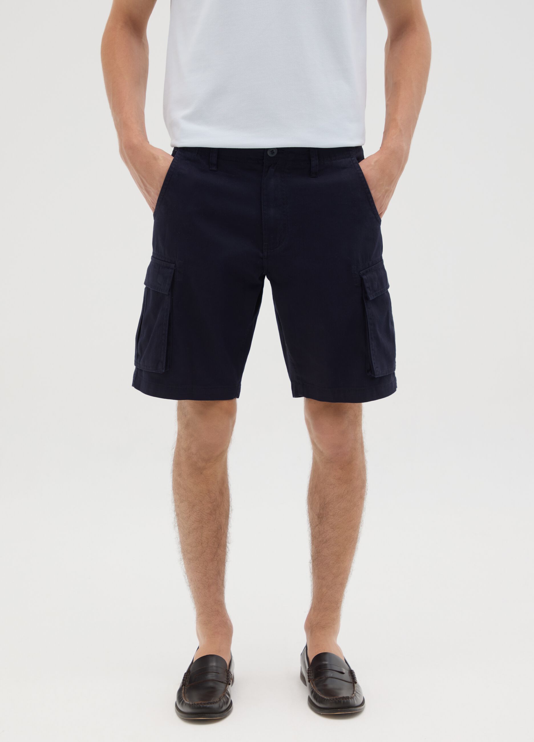 Men&rsquo;s blue regular fit Bermuda shorts in 100% cotton